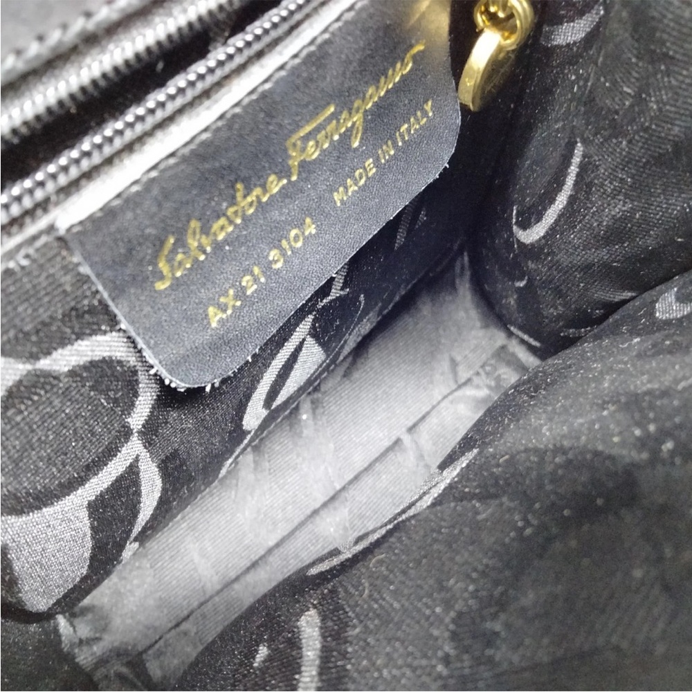 Salvatore Ferragamo Black Vara Bow Crossbody Bag EUC - Picture 8 of 15